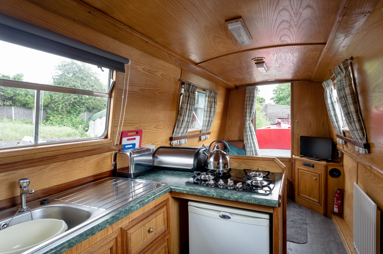 The H-Chorus canal boat